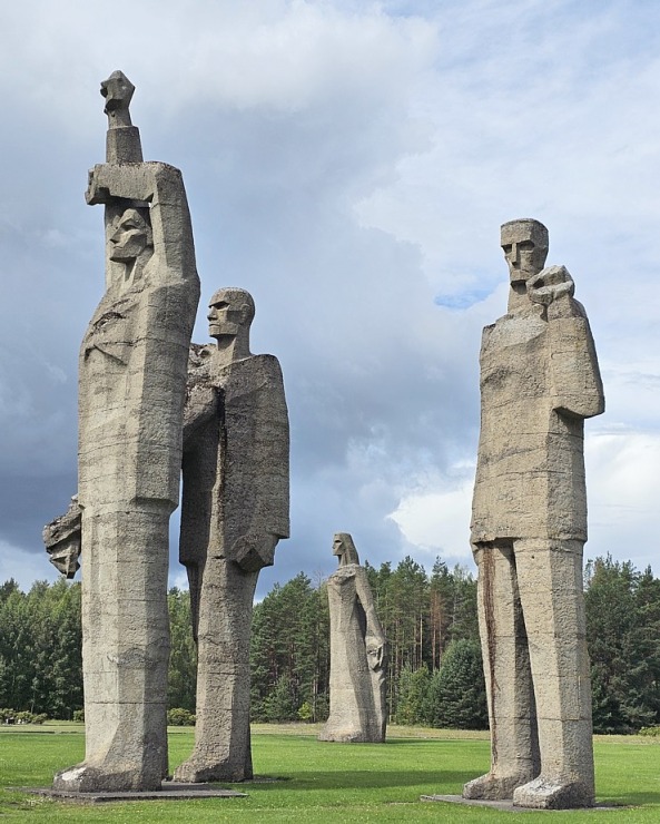 Salaspils memoriāls ir nozīmīgs starptautiska mēroga objekts, kuru mums nemanāmi apmeklē daudzi ārvalstu tūristi Salaspils memoriāls ir nozīmīgs starptautiska mēroga objekts, kuru mums nemanāmi apmeklē daudzi ārvalstu tūristi 357788