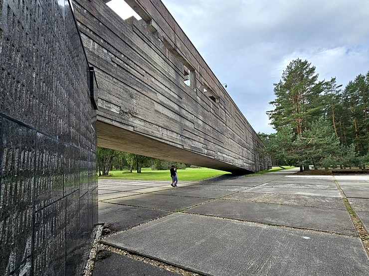 Salaspils memoriāls ir nozīmīgs starptautiska mēroga objekts, kuru mums nemanāmi apmeklē daudzi ārvalstu tūristi Salaspils memoriāls ir nozīmīgs starptautiska mēroga objekts, kuru mums nemanāmi apmeklē daudzi ārvalstu tūristi 357819