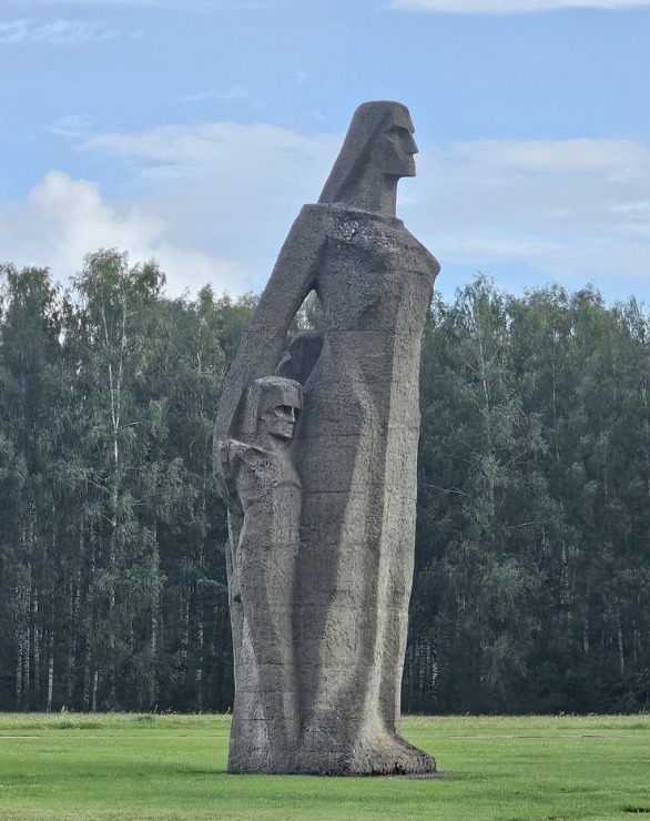 Salaspils memoriāls ir nozīmīgs starptautiska mēroga objekts, kuru mums nemanāmi apmeklē daudzi ārvalstu tūristi Salaspils memoriāls ir nozīmīgs starptautiska mēroga objekts, kuru mums nemanāmi apmeklē daudzi ārvalstu tūristi 357792
