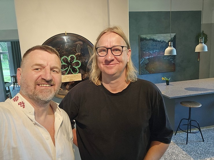 Apciemojam Michelin Zaļās zvaigznes restorānu «Pavāru māja» Līgatnē un šefpavāru Ēriku Dreibantu Apciemojam Michelin Zaļās zvaigznes restorānu «Pavāru māja» Līgatnē un šefpavāru Ēriku Dreibantu 358717