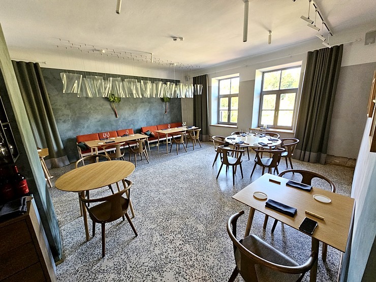 Apciemojam Michelin Zaļās zvaigznes restorānu «Pavāru māja» Līgatnē un šefpavāru Ēriku Dreibantu Apciemojam Michelin Zaļās zvaigznes restorānu «Pavāru māja» Līgatnē un šefpavāru Ēriku Dreibantu 358718