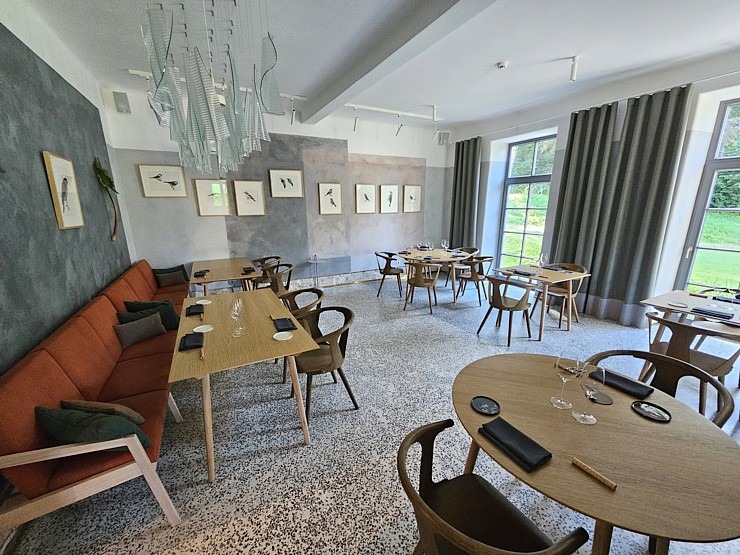 Apciemojam Michelin Zaļās zvaigznes restorānu «Pavāru māja» Līgatnē un šefpavāru Ēriku Dreibantu Apciemojam Michelin Zaļās zvaigznes restorānu «Pavāru māja» Līgatnē un šefpavāru Ēriku Dreibantu 358719