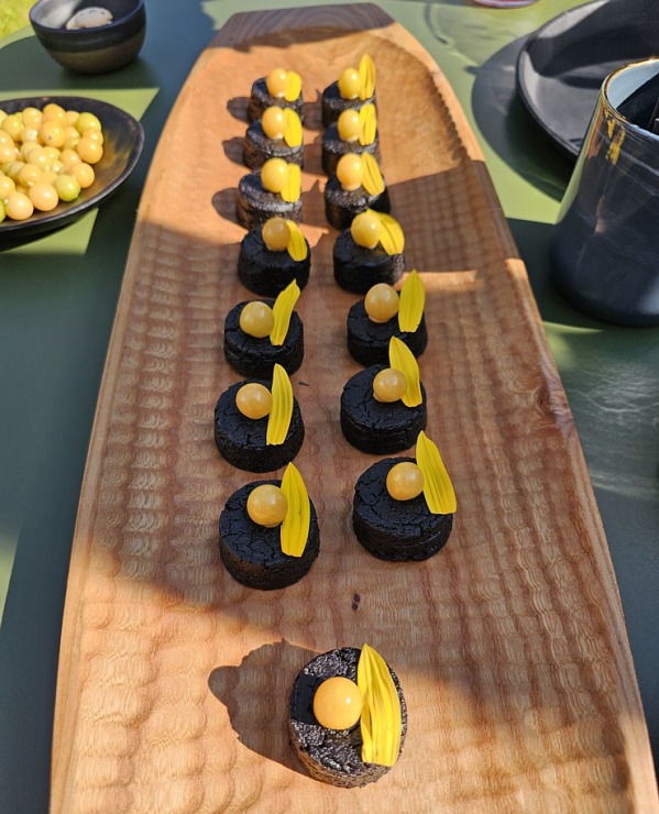 Apciemojam Michelin Zaļās zvaigznes restorānu «Pavāru māja» Līgatnē un šefpavāru Ēriku Dreibantu Apciemojam Michelin Zaļās zvaigznes restorānu «Pavāru māja» Līgatnē un šefpavāru Ēriku Dreibantu 358729