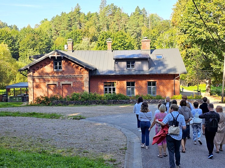 Apciemojam Michelin Zaļās zvaigznes restorānu «Pavāru māja» Līgatnē un šefpavāru Ēriku Dreibantu Apciemojam Michelin Zaļās zvaigznes restorānu «Pavāru māja» Līgatnē un šefpavāru Ēriku Dreibantu 358710