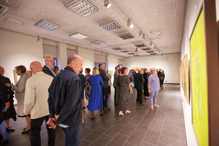 Vidzemes koncertzālē «Cēsis» atklāta izstāde «Dieva buča» no Latvijas Nacionālā mākslas muzeja kolekcijas. Foto: lnmm.lv Vidzemes koncertzālē «Cēsis» atklāta izstāde «Dieva buča» no Latvijas Nacionālā mākslas muzeja kolekcijas. Foto: lnmm.lv 360504
