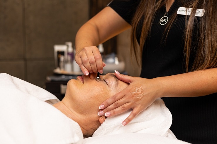 «Kempinski The Spa» iepazīstina ar jaunākajiem produktiem un ekskluzīvo sejas ādas analizatoru. Foto: Kempinski.com «Kempinski The Spa» iepazīstina ar jaunākajiem produktiem un ekskluzīvo sejas ādas analizatoru. Foto: Kempinski.com 360544