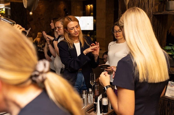 «Kempinski The Spa» iepazīstina ar jaunākajiem produktiem un ekskluzīvo sejas ādas analizatoru. Foto: Kempinski.com «Kempinski The Spa» iepazīstina ar jaunākajiem produktiem un ekskluzīvo sejas ādas analizatoru. Foto: Kempinski.com 360551