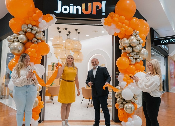 Savu pirmo ceļojumu veikalu Baltijā «Join UP! Baltic» atver tirdzniecības centrā «Domina». Foto: joinup.lv Savu pirmo ceļojumu veikalu Baltijā «Join UP! Baltic» atver tirdzniecības centrā «Domina». Foto: joinup.lv 360586