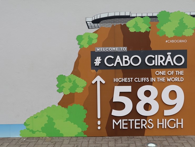 Baudām Madeiras klinšu un okeāna panorāmas skatus no 580 m augstas platformas Cabo Girão. Sadarbībā ar «airBaltic» Baudām Madeiras klinšu un okeāna panorāmas skatus no 580 m augstas platformas Cabo Girão. Sadarbībā ar «airBaltic» 361129