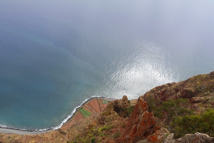 Baudām Madeiras klinšu un okeāna panorāmas skatus no 580 m augstas platformas Cabo Girão. Sadarbībā ar «airBaltic» Baudām Madeiras klinšu un okeāna panorāmas skatus no 580 m augstas platformas Cabo Girão. Sadarbībā ar «airBaltic» 361139