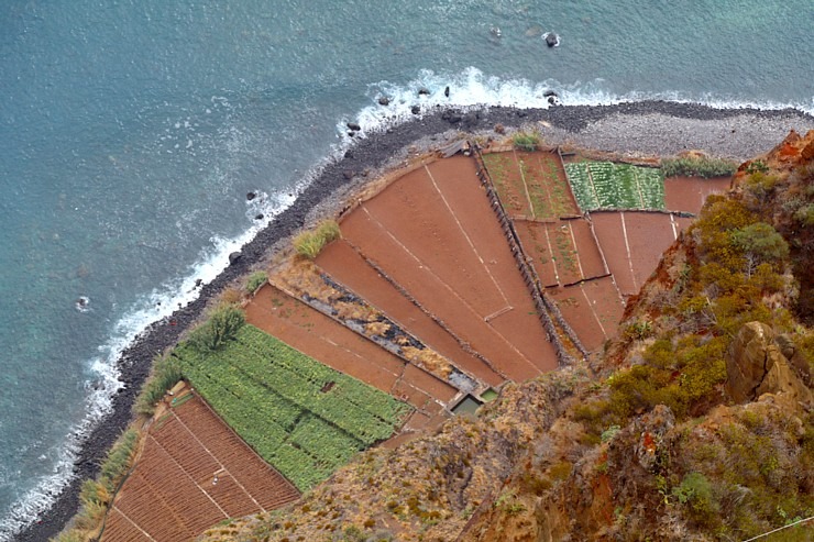 Baudām Madeiras klinšu un okeāna panorāmas skatus no 580 m augstas platformas Cabo Girão. Sadarbībā ar «airBaltic» Baudām Madeiras klinšu un okeāna panorāmas skatus no 580 m augstas platformas Cabo Girão. Sadarbībā ar «airBaltic» 361140