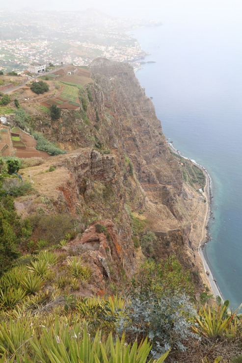 Baudām Madeiras klinšu un okeāna panorāmas skatus no 580 m augstas platformas Cabo Girão. Sadarbībā ar «airBaltic» Baudām Madeiras klinšu un okeāna panorāmas skatus no 580 m augstas platformas Cabo Girão. Sadarbībā ar «airBaltic» 361147
