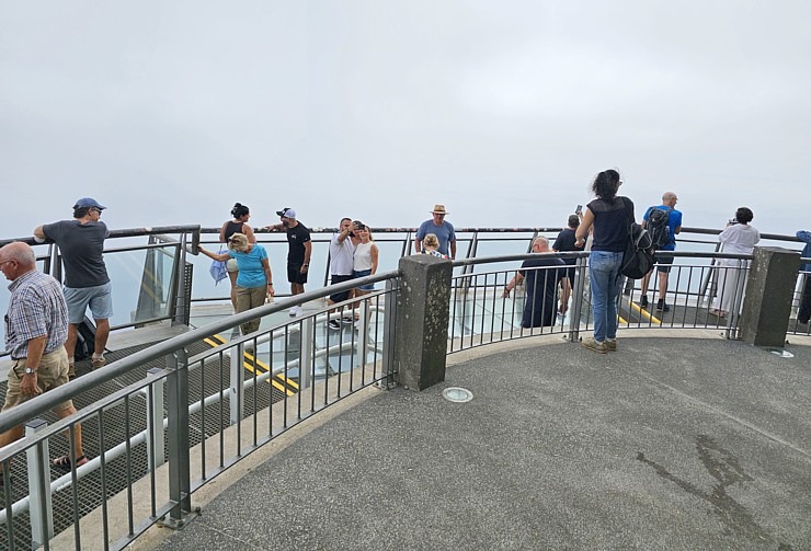 Baudām Madeiras klinšu un okeāna panorāmas skatus no 580 m augstas platformas Cabo Girão. Sadarbībā ar «airBaltic» Baudām Madeiras klinšu un okeāna panorāmas skatus no 580 m augstas platformas Cabo Girão. Sadarbībā ar «airBaltic» 361133