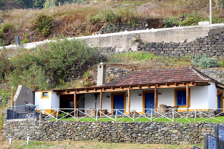 Apmeklējam Madeiras serfotāju «Madeira Surf Camp» iecienītu vietu Porto da Krusa. Sadarbībā ar «airBaltic» Apmeklējam Madeiras serfotāju «Madeira Surf Camp» iecienītu vietu Porto da Krusa. Sadarbībā ar «airBaltic» 361239