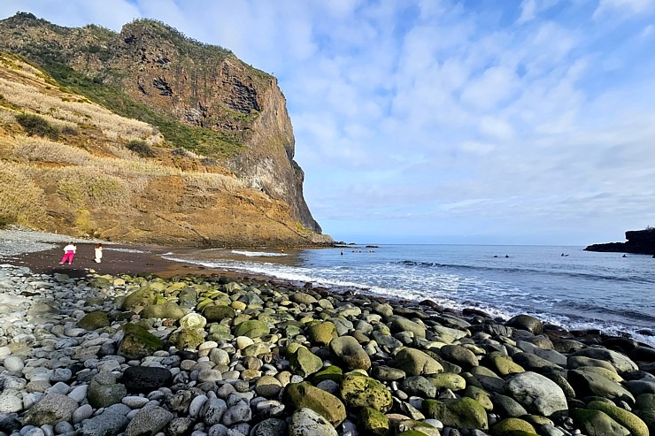 Apmeklējam Madeiras serfotāju «Madeira Surf Camp» iecienītu vietu Porto da Krusa. Sadarbībā ar «airBaltic» Apmeklējam Madeiras serfotāju «Madeira Surf Camp» iecienītu vietu Porto da Krusa. Sadarbībā ar «airBaltic» 361226