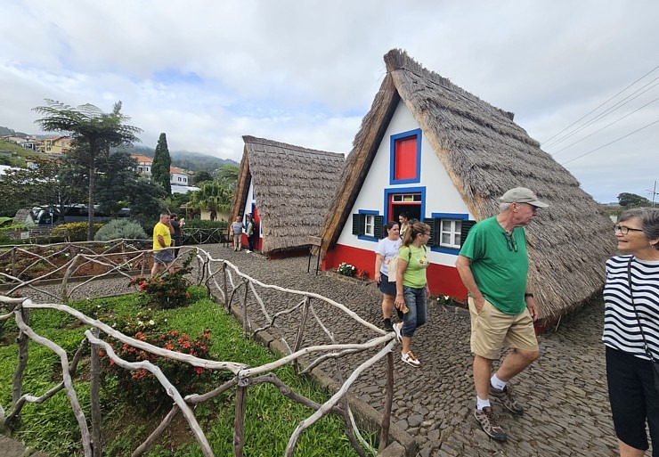 Madeiras pilsētā Santana iepazīstam salas tradicionālās mājas «Casas de Colmo». Sadarbībā ar «airBaltic» Madeiras pilsētā Santana iepazīstam salas tradicionālās mājas «Casas de Colmo». Sadarbībā ar «airBaltic» 361362