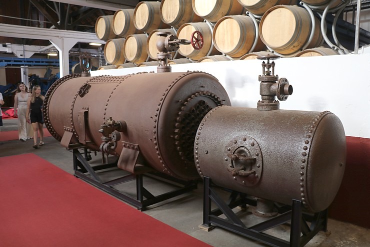 Iepazīstam Madeiras cukura ražotni «Engenhos do Norte» un degustējam «Casa do Rum» vietējo rumu. Sadarbībā ar «airBaltic» Iepazīstam Madeiras cukura ražotni «Engenhos do Norte» un degustējam «Casa do Rum» vietējo rumu. Sadarbībā ar «airBaltic» 361711