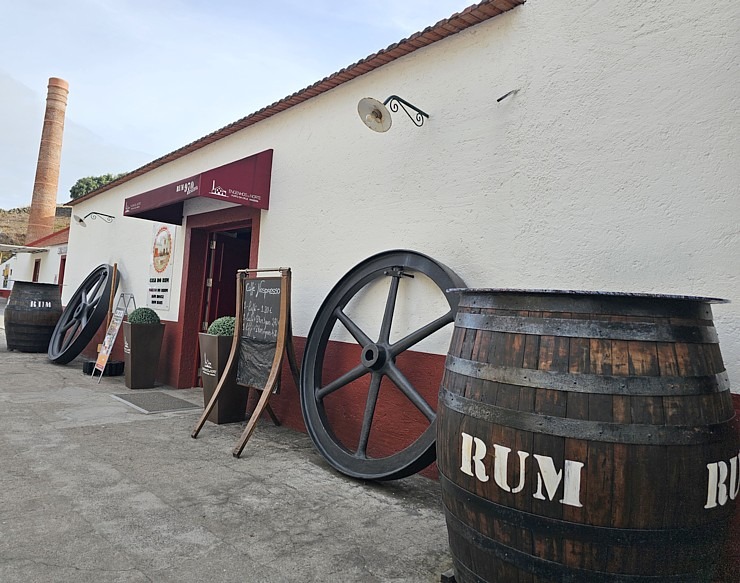 Iepazīstam Madeiras cukura ražotni «Engenhos do Norte» un degustējam «Casa do Rum» vietējo rumu. Sadarbībā ar «airBaltic» Iepazīstam Madeiras cukura ražotni «Engenhos do Norte» un degustējam «Casa do Rum» vietējo rumu. Sadarbībā ar «airBaltic» 361721