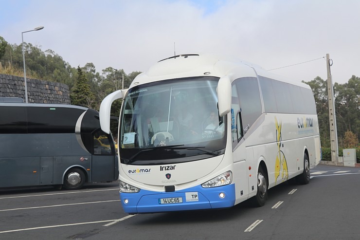 Madeiras iedzīvotāji dod priekšroku mazām franču automašīnām un lepni brauc ar vecākiem Mercedes spēkratiem. Sadarbībā ar «airBaltic» Madeiras iedzīvotāji dod priekšroku mazām franču automašīnām un lepni brauc ar vecākiem Mercedes spēkratiem. Sadarbībā ar «airBaltic» 362210