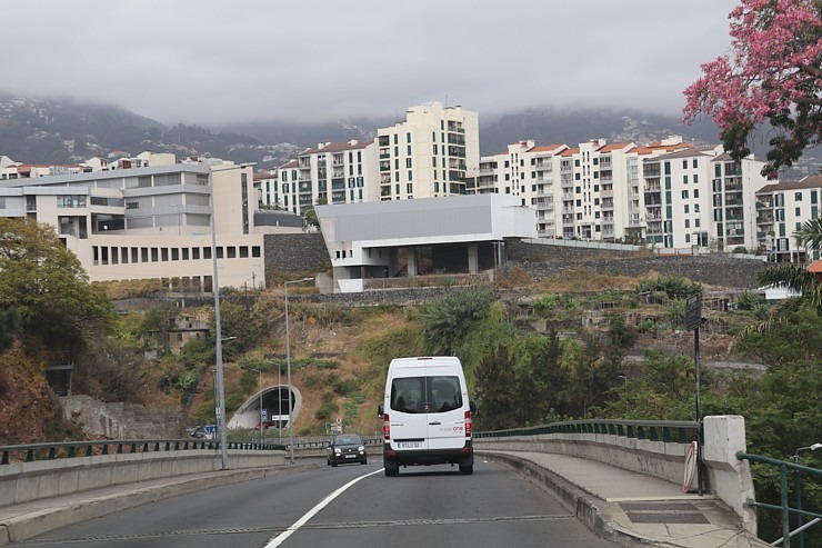 Madeirā ceļojam ar mikroautobusu un džipu, lai iepazītu ceļu un ielu infrastruktūru. Sadarbībā ar «airBaltic» Madeirā ceļojam ar mikroautobusu un džipu, lai iepazītu ceļu un ielu infrastruktūru. Sadarbībā ar «airBaltic» 362290
