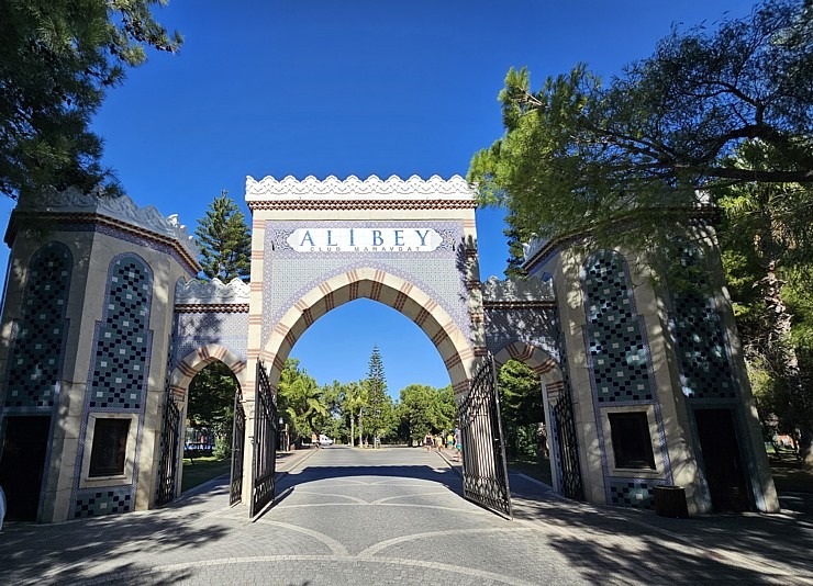 «Ali Bey Club Park Manavgat»: Vai zini kāpēc gandrīz katrā Turcijas viesnīcā dzīvo kaķi? Atbilde: tāpēc, ka kaķi padzen čūskas un negantos zirnekļus. «Ali Bey Club Park Manavgat»: Vai zini kāpēc gandrīz katrā Turcijas viesnīcā dzīvo kaķi? Atbilde: tāpēc, ka kaķi padzen čūskas un negantos zirnekļus. 362617