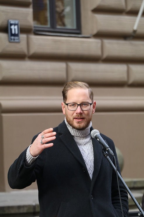 Latvijas ēdinātāji lielā skaitā pie Saeimas aicina politiķus samazināt PVN un uzklausīt nozares prasības Latvijas ēdinātāji lielā skaitā pie Saeimas aicina politiķus samazināt PVN un uzklausīt nozares prasības 362708