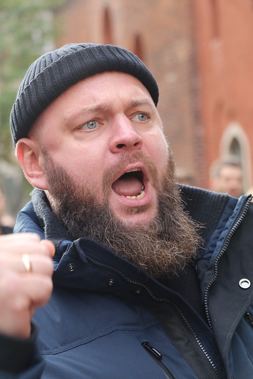 Latvijas ēdinātāji lielā skaitā pie Saeimas aicina politiķus samazināt PVN un uzklausīt nozares prasības Latvijas ēdinātāji lielā skaitā pie Saeimas aicina politiķus samazināt PVN un uzklausīt nozares prasības 362716