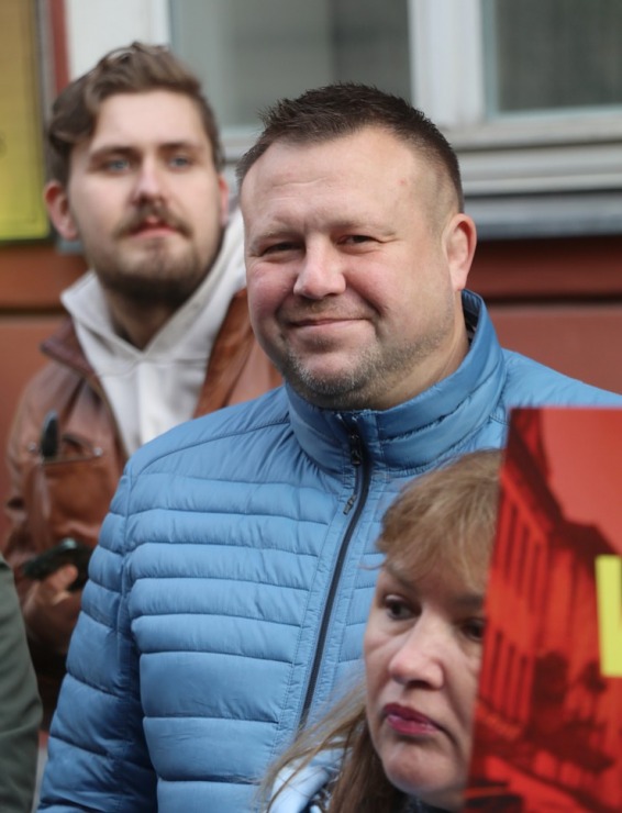 Latvijas ēdinātāji lielā skaitā pie Saeimas aicina politiķus samazināt PVN un uzklausīt nozares prasības Latvijas ēdinātāji lielā skaitā pie Saeimas aicina politiķus samazināt PVN un uzklausīt nozares prasības 362721