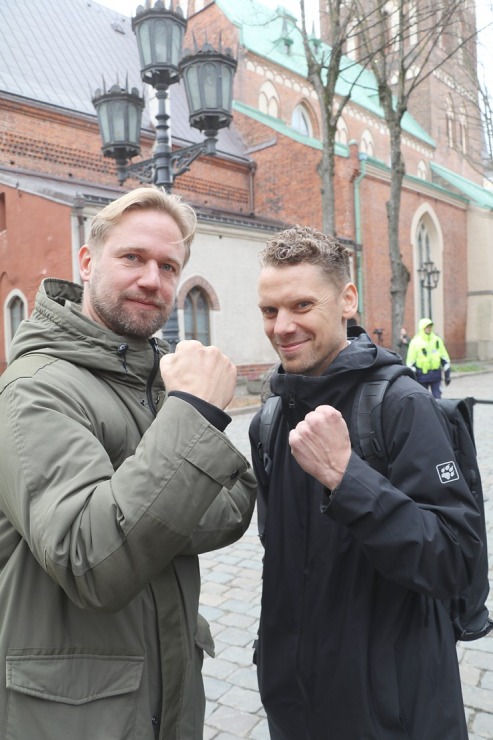 Latvijas ēdinātāji lielā skaitā pie Saeimas aicina politiķus samazināt PVN un uzklausīt nozares prasības Latvijas ēdinātāji lielā skaitā pie Saeimas aicina politiķus samazināt PVN un uzklausīt nozares prasības 362722