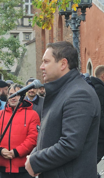 Latvijas ēdinātāji lielā skaitā pie Saeimas aicina politiķus samazināt PVN un uzklausīt nozares prasības Latvijas ēdinātāji lielā skaitā pie Saeimas aicina politiķus samazināt PVN un uzklausīt nozares prasības 362738