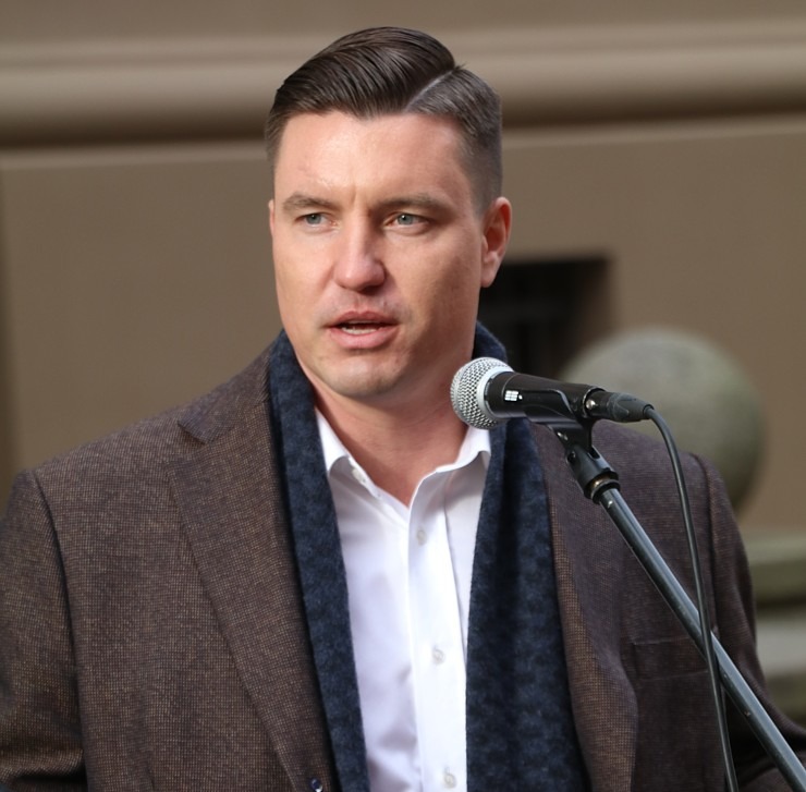 Latvijas ēdinātāji lielā skaitā pie Saeimas aicina politiķus samazināt PVN un uzklausīt nozares prasības Latvijas ēdinātāji lielā skaitā pie Saeimas aicina politiķus samazināt PVN un uzklausīt nozares prasības 362746