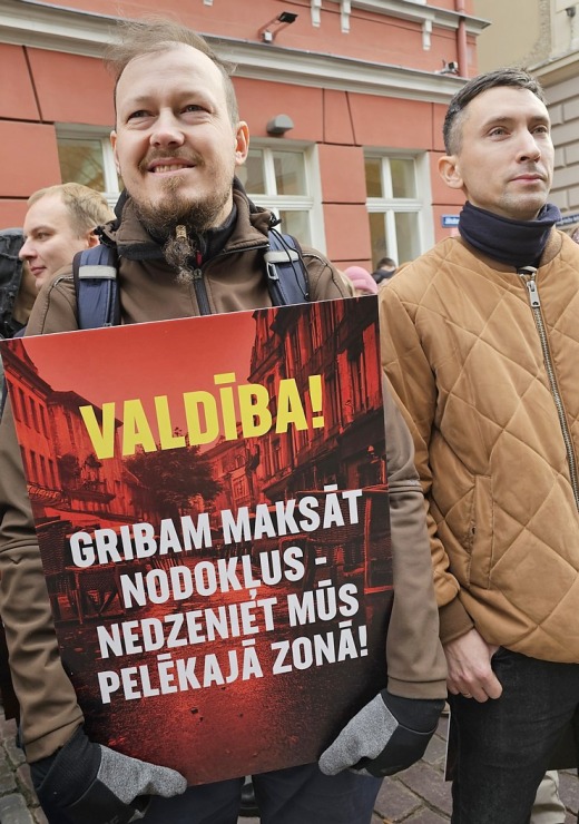 Latvijas ēdinātāji lielā skaitā pie Saeimas aicina politiķus samazināt PVN un uzklausīt nozares prasības Latvijas ēdinātāji lielā skaitā pie Saeimas aicina politiķus samazināt PVN un uzklausīt nozares prasības 362699