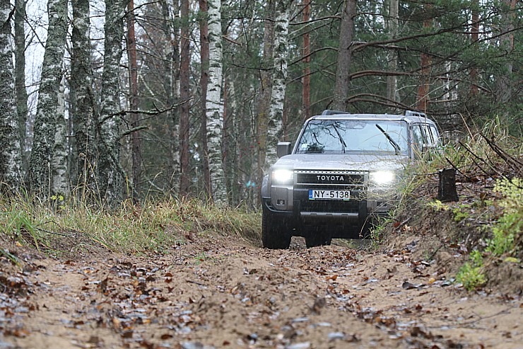 Sadarbībā ar auto nomu «Europcar Latvija» iepazīstam bezceļos jauno un kantīgo «Toyota Land Cruiser» Sadarbībā ar auto nomu «Europcar Latvija» iepazīstam bezceļos jauno un kantīgo «Toyota Land Cruiser» 362927
