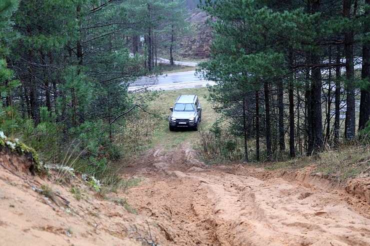 Sadarbībā ar auto nomu «Europcar Latvija» iepazīstam bezceļos jauno un kantīgo «Toyota Land Cruiser» Sadarbībā ar auto nomu «Europcar Latvija» iepazīstam bezceļos jauno un kantīgo «Toyota Land Cruiser» 362928