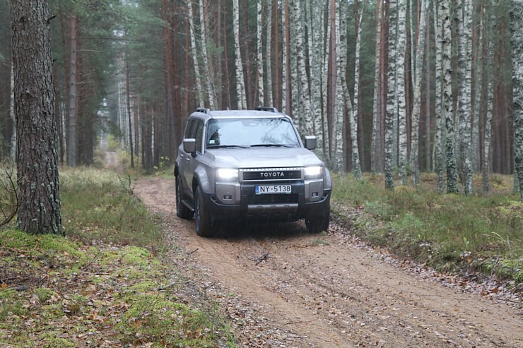 Sadarbībā ar auto nomu «Europcar Latvija» iepazīstam bezceļos jauno un kantīgo «Toyota Land Cruiser» Sadarbībā ar auto nomu «Europcar Latvija» iepazīstam bezceļos jauno un kantīgo «Toyota Land Cruiser» 362929
