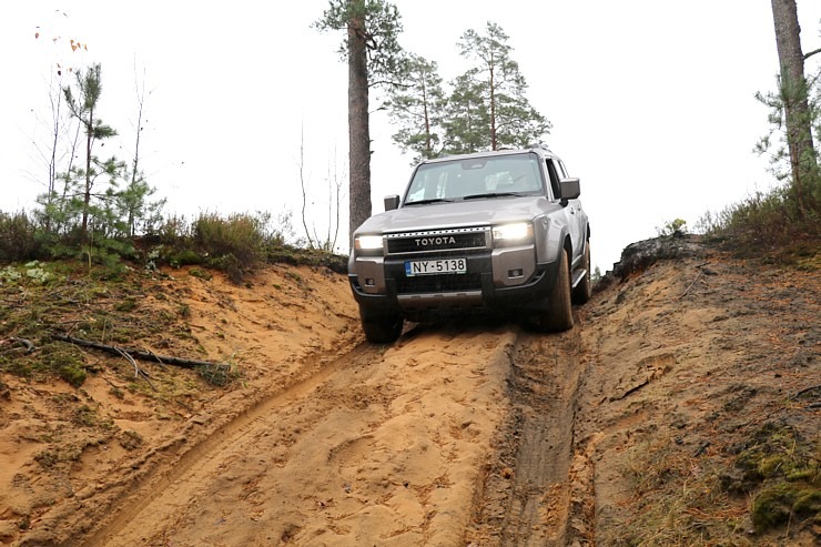 Sadarbībā ar auto nomu «Europcar Latvija» iepazīstam bezceļos jauno un kantīgo «Toyota Land Cruiser» Sadarbībā ar auto nomu «Europcar Latvija» iepazīstam bezceļos jauno un kantīgo «Toyota Land Cruiser» 362932