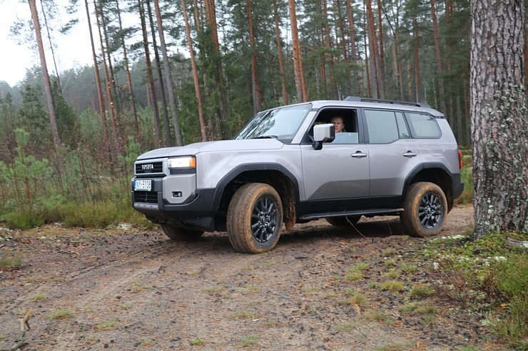 Sadarbībā ar auto nomu «Europcar Latvija» iepazīstam bezceļos jauno un kantīgo «Toyota Land Cruiser» Sadarbībā ar auto nomu «Europcar Latvija» iepazīstam bezceļos jauno un kantīgo «Toyota Land Cruiser» 362933