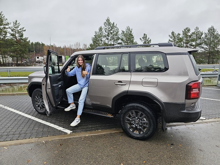 Sadarbībā ar auto nomu «Europcar Latvija» iepazīstam bezceļos jauno un kantīgo «Toyota Land Cruiser» Sadarbībā ar auto nomu «Europcar Latvija» iepazīstam bezceļos jauno un kantīgo «Toyota Land Cruiser» 362941