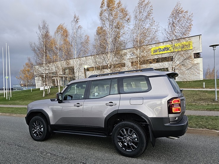 Sadarbībā ar auto nomu «Europcar Latvija» iepazīstam bezceļos jauno un kantīgo «Toyota Land Cruiser» Sadarbībā ar auto nomu «Europcar Latvija» iepazīstam bezceļos jauno un kantīgo «Toyota Land Cruiser» 362944