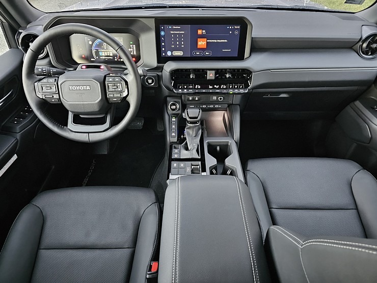 Sadarbībā ar auto nomu «Europcar Latvija» iepazīstam bezceļos jauno un kantīgo «Toyota Land Cruiser» Sadarbībā ar auto nomu «Europcar Latvija» iepazīstam bezceļos jauno un kantīgo «Toyota Land Cruiser» 362945