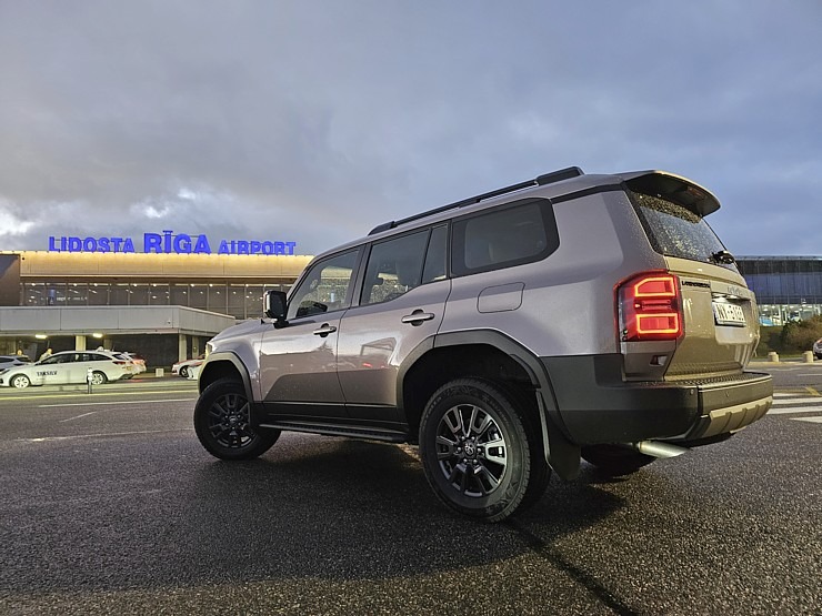 Sadarbībā ar auto nomu «Europcar Latvija» iepazīstam bezceļos jauno un kantīgo «Toyota Land Cruiser» Sadarbībā ar auto nomu «Europcar Latvija» iepazīstam bezceļos jauno un kantīgo «Toyota Land Cruiser» 362951