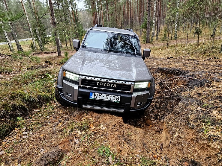 Sadarbībā ar auto nomu «Europcar Latvija» iepazīstam bezceļos jauno un kantīgo «Toyota Land Cruiser» Sadarbībā ar auto nomu «Europcar Latvija» iepazīstam bezceļos jauno un kantīgo «Toyota Land Cruiser» 362919