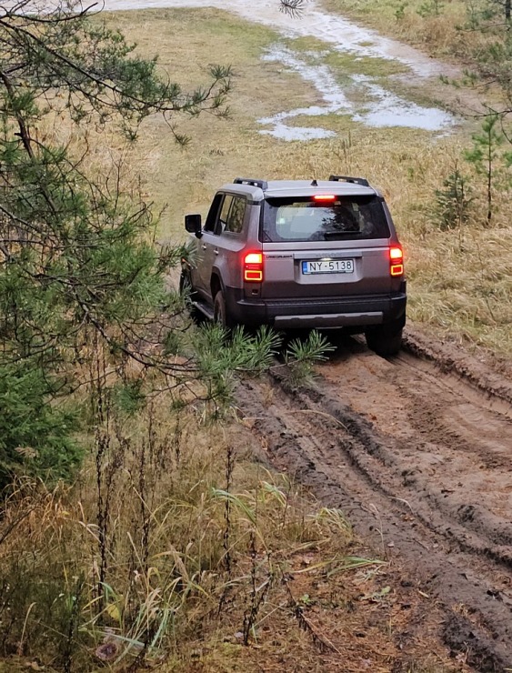 Sadarbībā ar auto nomu «Europcar Latvija» iepazīstam bezceļos jauno un kantīgo «Toyota Land Cruiser» Sadarbībā ar auto nomu «Europcar Latvija» iepazīstam bezceļos jauno un kantīgo «Toyota Land Cruiser» 362921
