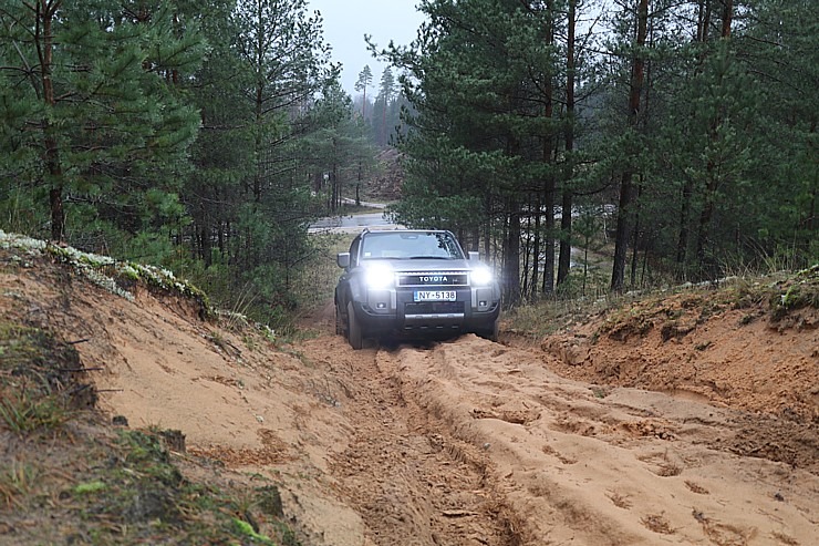 Sadarbībā ar auto nomu «Europcar Latvija» iepazīstam bezceļos jauno un kantīgo «Toyota Land Cruiser» Sadarbībā ar auto nomu «Europcar Latvija» iepazīstam bezceļos jauno un kantīgo «Toyota Land Cruiser» 362922