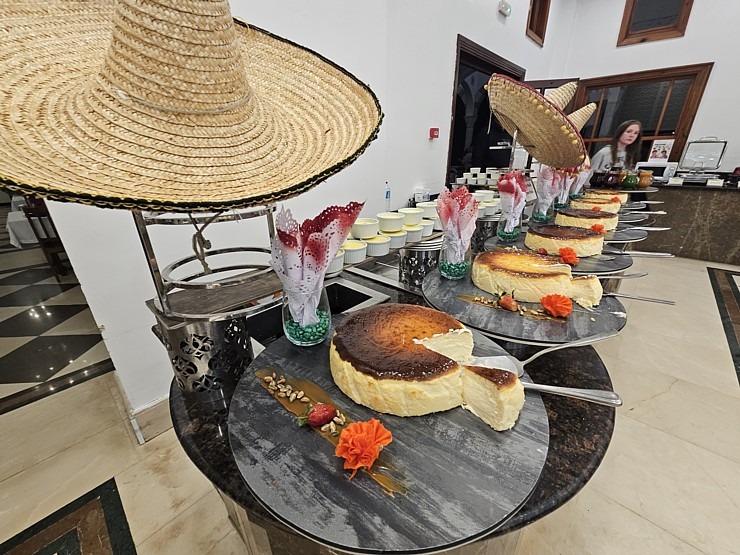 Turcijas viesnīca «Ali Bey Club Park Manavgat» piedāvā ēdienreizēs tortes, kūkas un citus saldumus Turcijas viesnīca «Ali Bey Club Park Manavgat» piedāvā ēdienreizēs tortes, kūkas un citus saldumus 363216