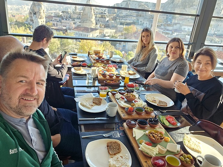 Sadarbībā ar «Turkish Airlines» izbaudām Kapadokijas restorāna «Tuma Restaurant» brokastis un vakariņas Sadarbībā ar «Turkish Airlines» izbaudām Kapadokijas restorāna «Tuma Restaurant» brokastis un vakariņas 363747