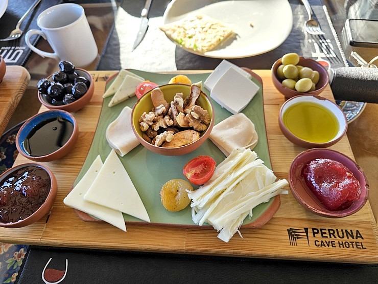 Sadarbībā ar «Turkish Airlines» izbaudām Kapadokijas restorāna «Tuma Restaurant» brokastis un vakariņas Sadarbībā ar «Turkish Airlines» izbaudām Kapadokijas restorāna «Tuma Restaurant» brokastis un vakariņas 363750