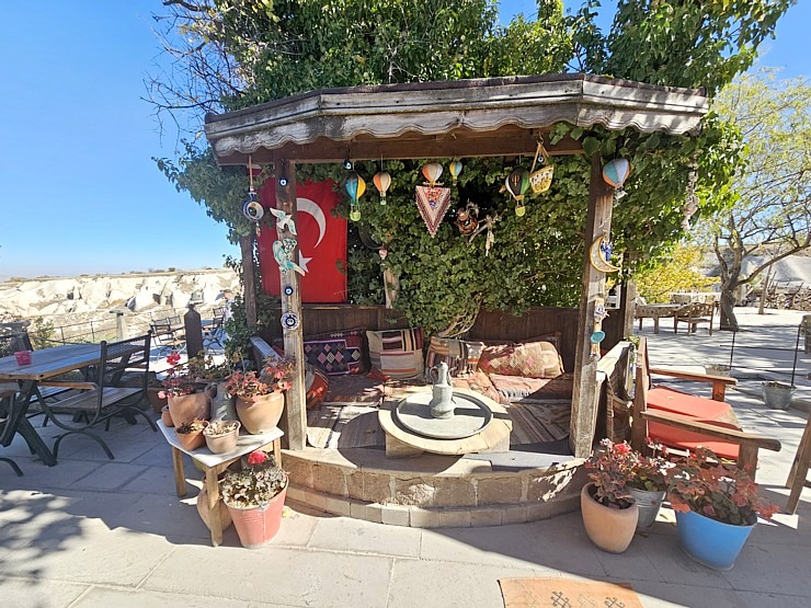 Sadarbībā ar «Turkish Airlines» izbaudām turku kafiju ar panorāmas skatu uz Baložu ieleju Kapadokijā Sadarbībā ar «Turkish Airlines» izbaudām turku kafiju ar panorāmas skatu uz Baložu ieleju Kapadokijā 363836