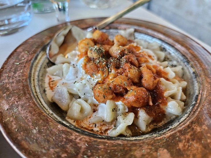 Sadarbībā ar «Turkish Airlines» izbaudām pusdienas Kapadokijas restorānā « Millocal Restaurant» 364182
