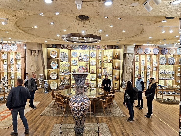 Sadarbībā ar «Turkish Airlines» drīkstam dažus foto no «Aldag Elite Cave Ceramic» izstāžu zāles 364278